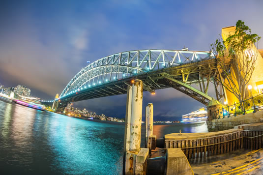 Ponte sobrevoada na Austrália